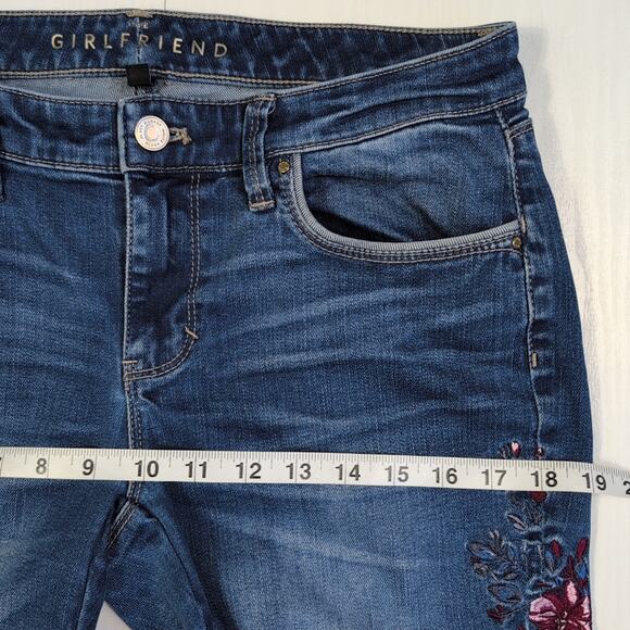 White House Black Market Girlfriend Jeans Women’s 4 (M 31x29) Embroidered Floral - Picture 7 of 12